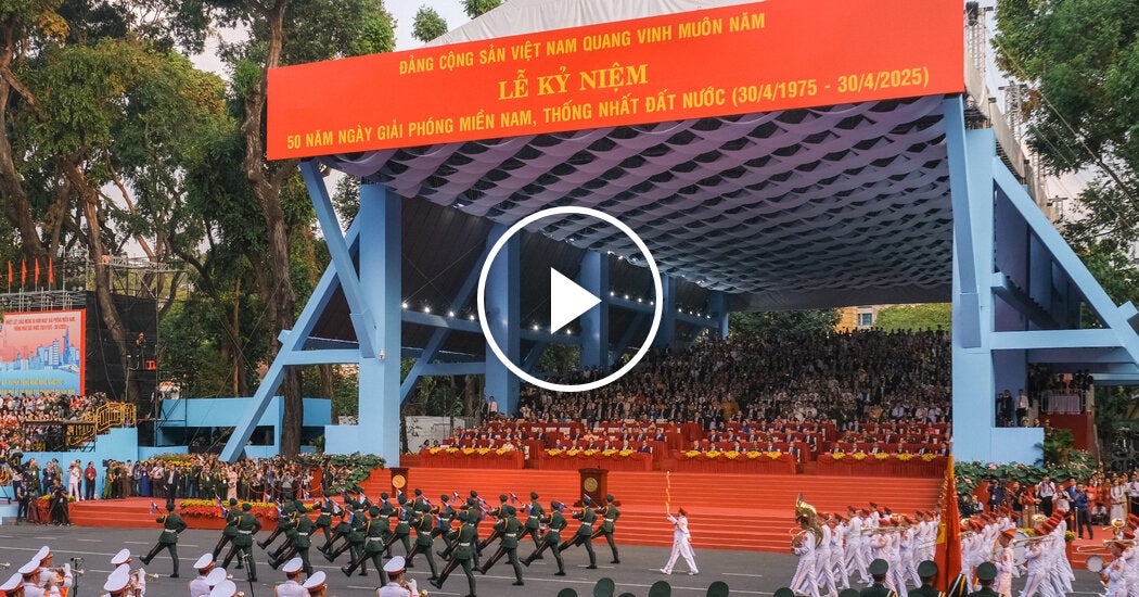 30vietnam-parade-01-lzqj-facebookJumbo.jpg