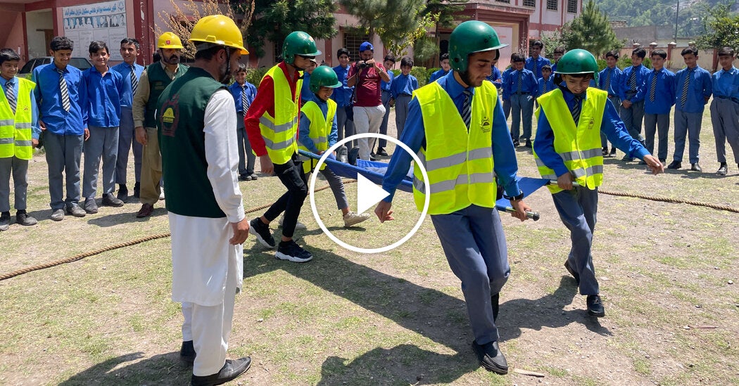 01vid-kashmir-students-coverimage-gcmq-facebookJumbo.jpg