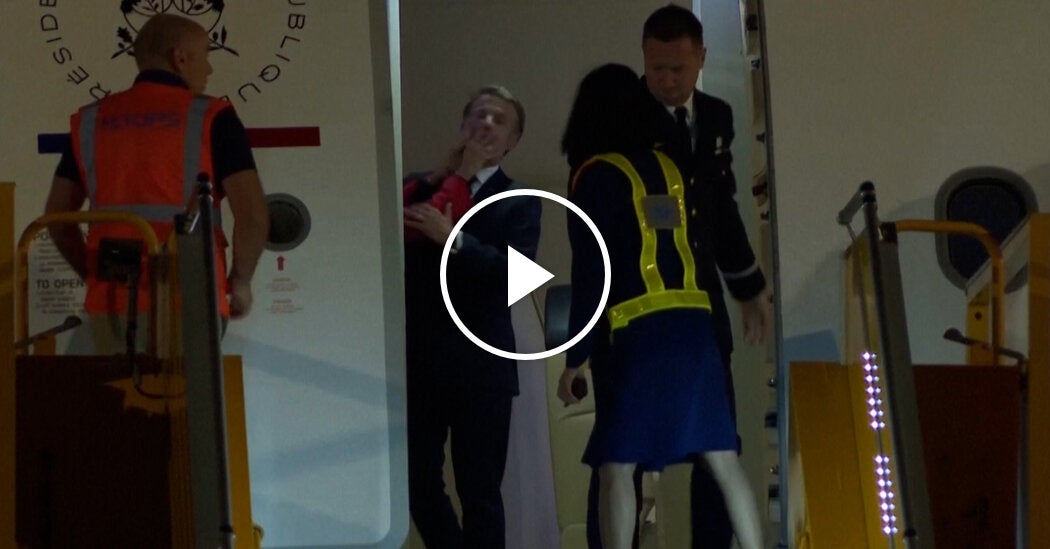 26vid-macron-video-COVER-facebookJumbo.jpg
